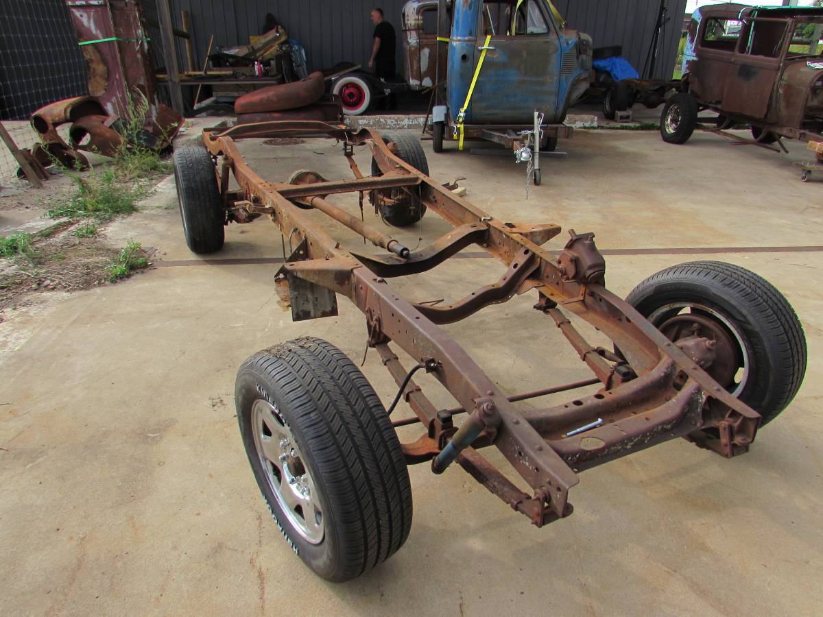 12-ton-truck-frame-1949-orange-5
