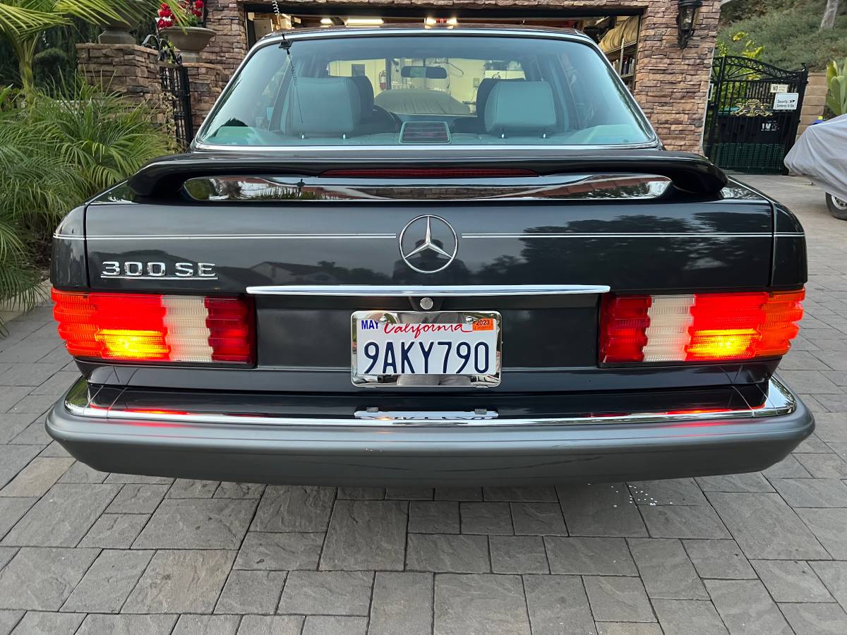 300-se-mercedes-1989-38