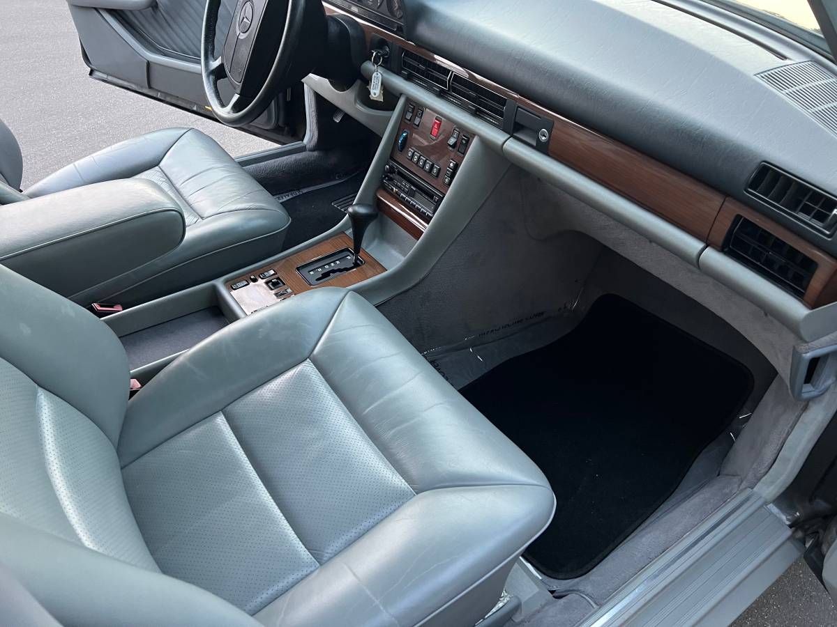 300-se-mercedes-1989-48