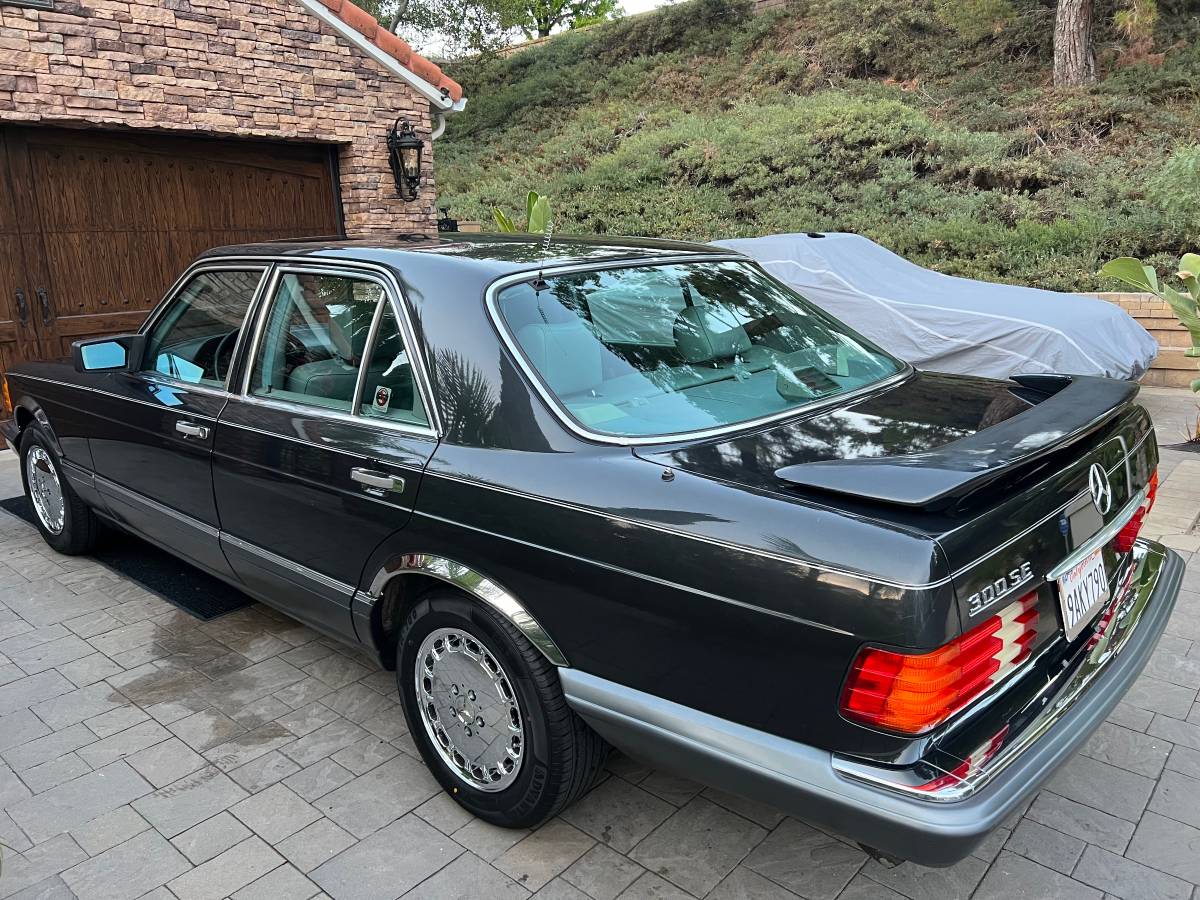 300-se-mercedes-1989-68