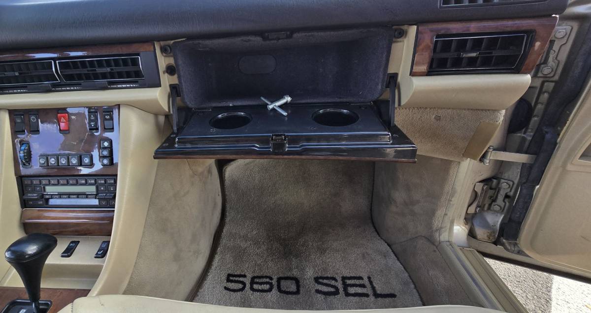 560-sel-mercedes-benz-1988-custom-2