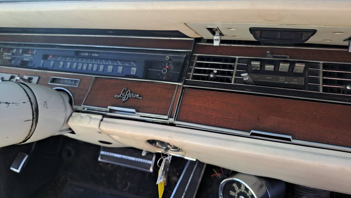 67-chrysler-imperial-440-convertiable-1967-white-17