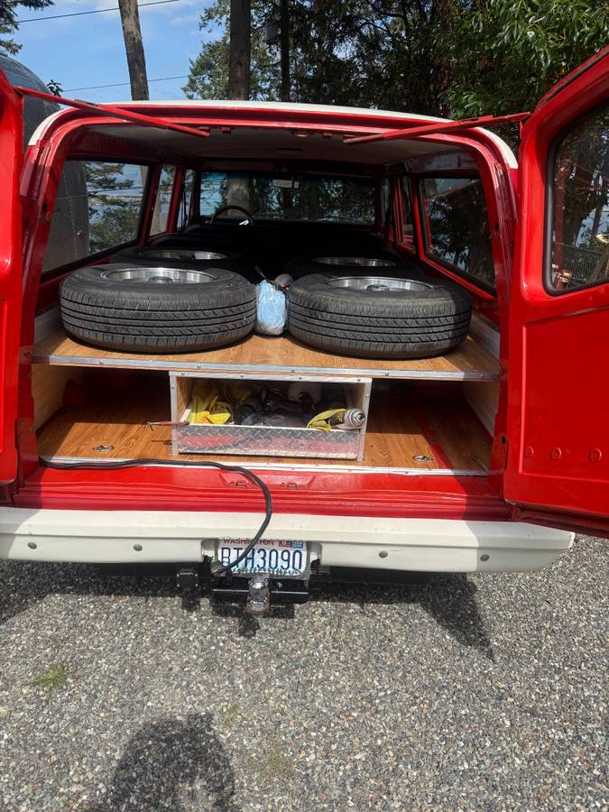 72-suburban-1972-red-1