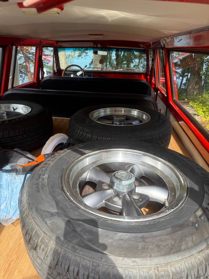 72-suburban-1972-red-4