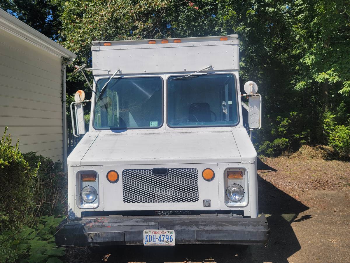 87-chevrolet-with-grumman-body-diesel-1987-white-10