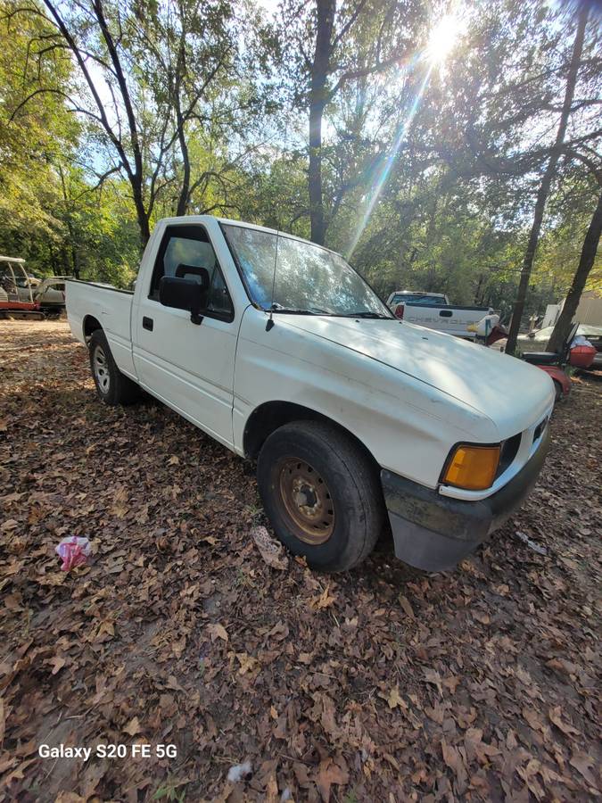 91-isuzu-pup-1991-white-2