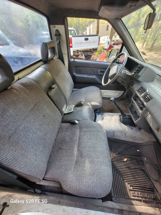 91-isuzu-pup-1991-white-3