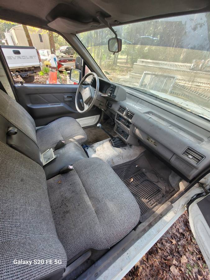 91-isuzu-pup-1991-white-4