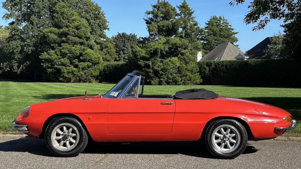 Alfa-Romeo-Duetto-Spider-1967-17