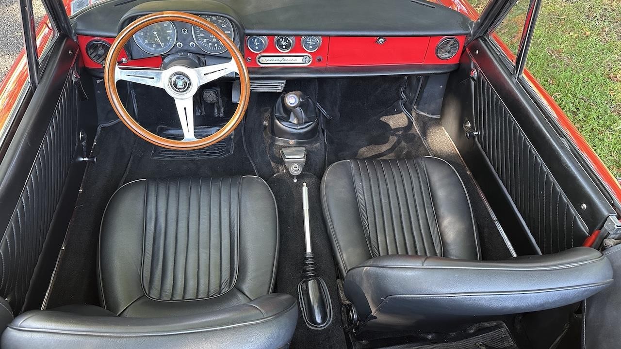 Alfa-Romeo-Duetto-Spider-1967-25