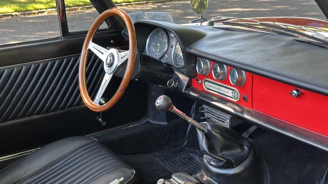 Alfa-Romeo-Duetto-Spider-1967-28