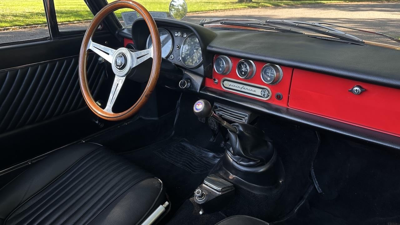 Alfa-Romeo-Duetto-Spider-1967-32