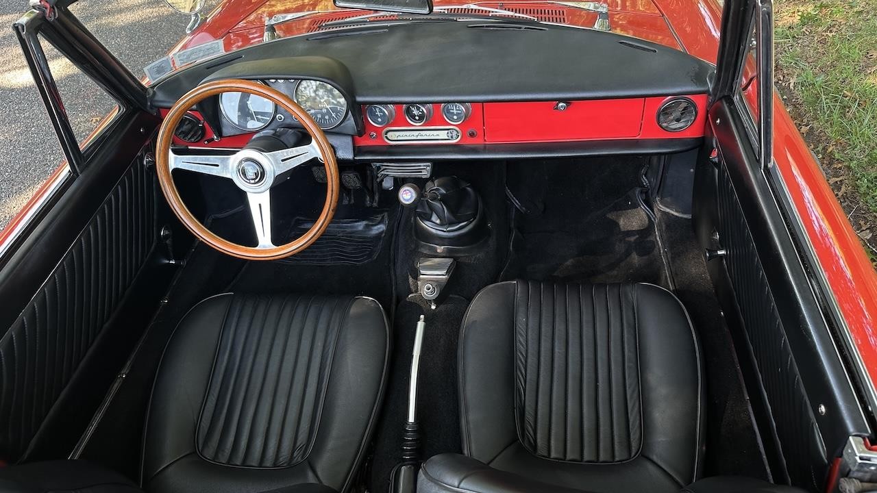 Alfa-Romeo-Duetto-Spider-1967-34