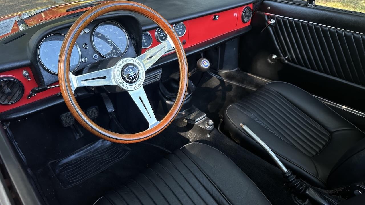 Alfa-Romeo-Duetto-Spider-1967-36