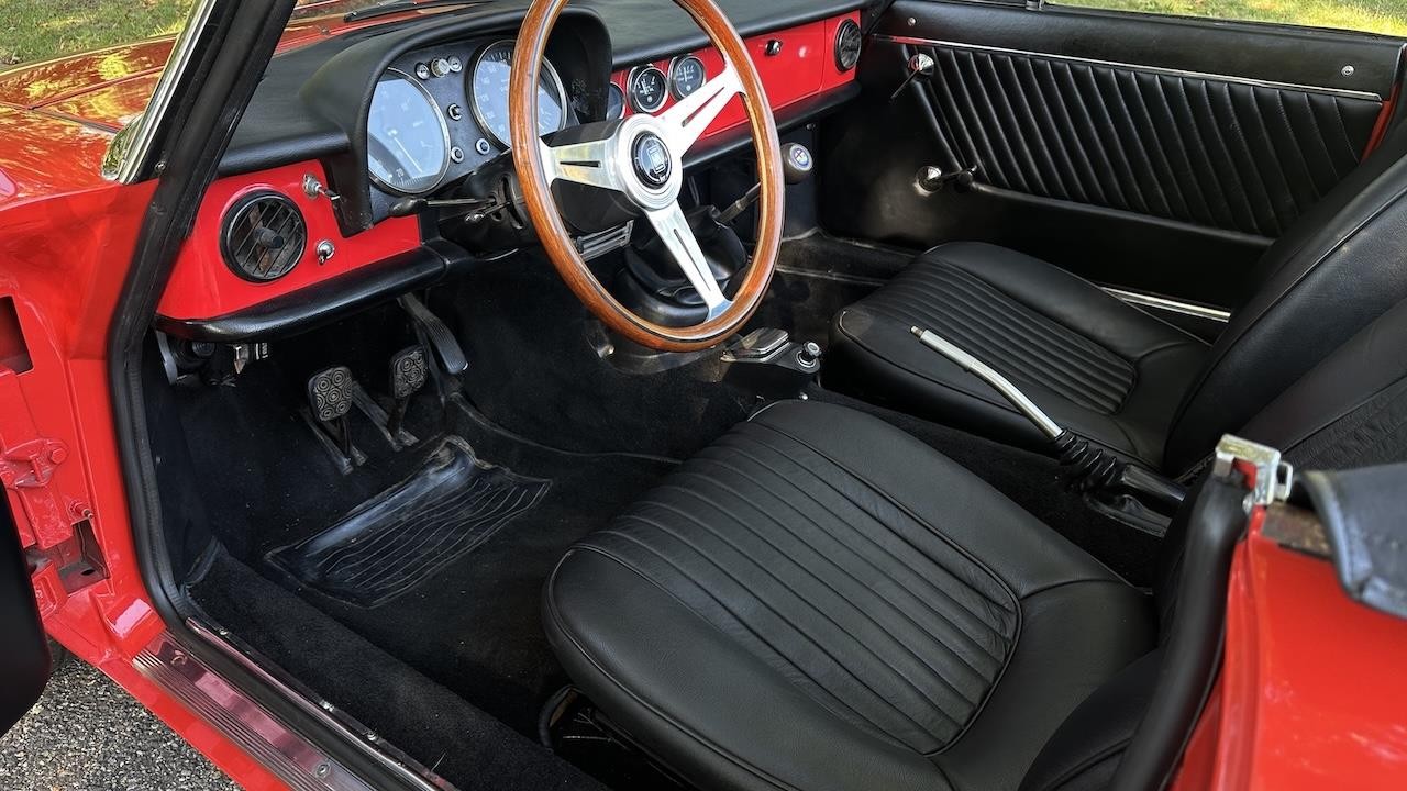 Alfa-Romeo-Duetto-Spider-1967-38