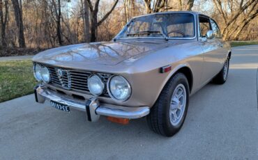Alfa-Romeo-GTV-1972-Coupe-1