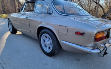 Alfa-Romeo-GTV-1972-Coupe-10