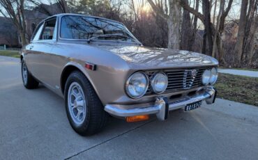 Alfa-Romeo-GTV-1972-Coupe-13