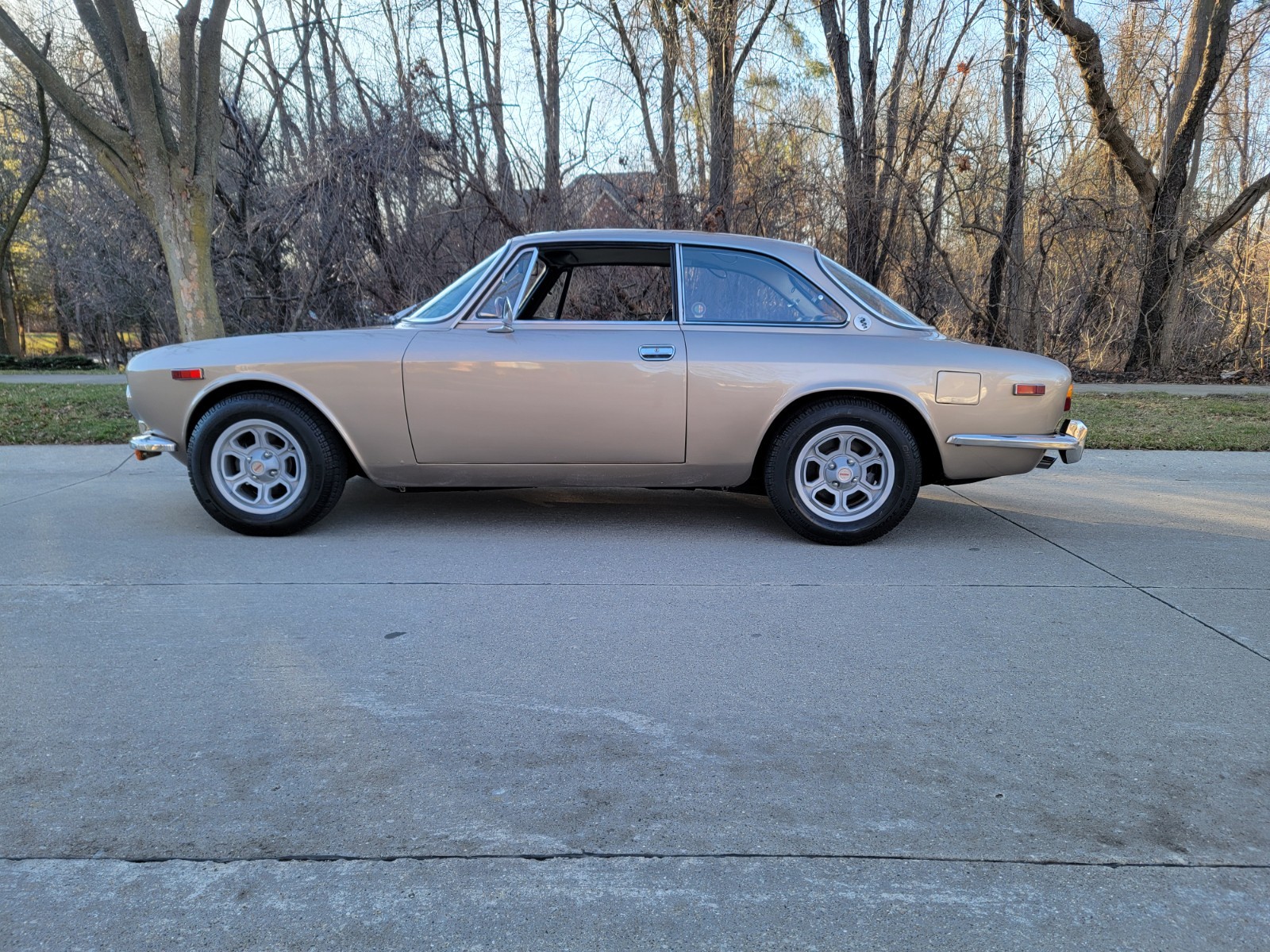 Alfa-Romeo-GTV-1972-Coupe-2