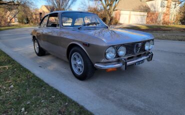 Alfa-Romeo-GTV-1972-Coupe-3