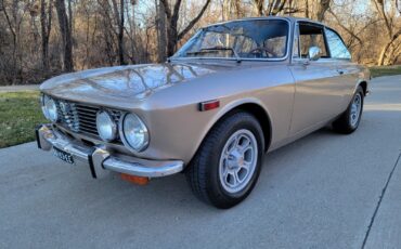 Alfa-Romeo-GTV-1972-Coupe-4