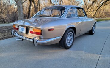 Alfa-Romeo-GTV-1972-Coupe-5