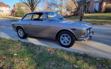 Alfa-Romeo-GTV-1972-Coupe-7