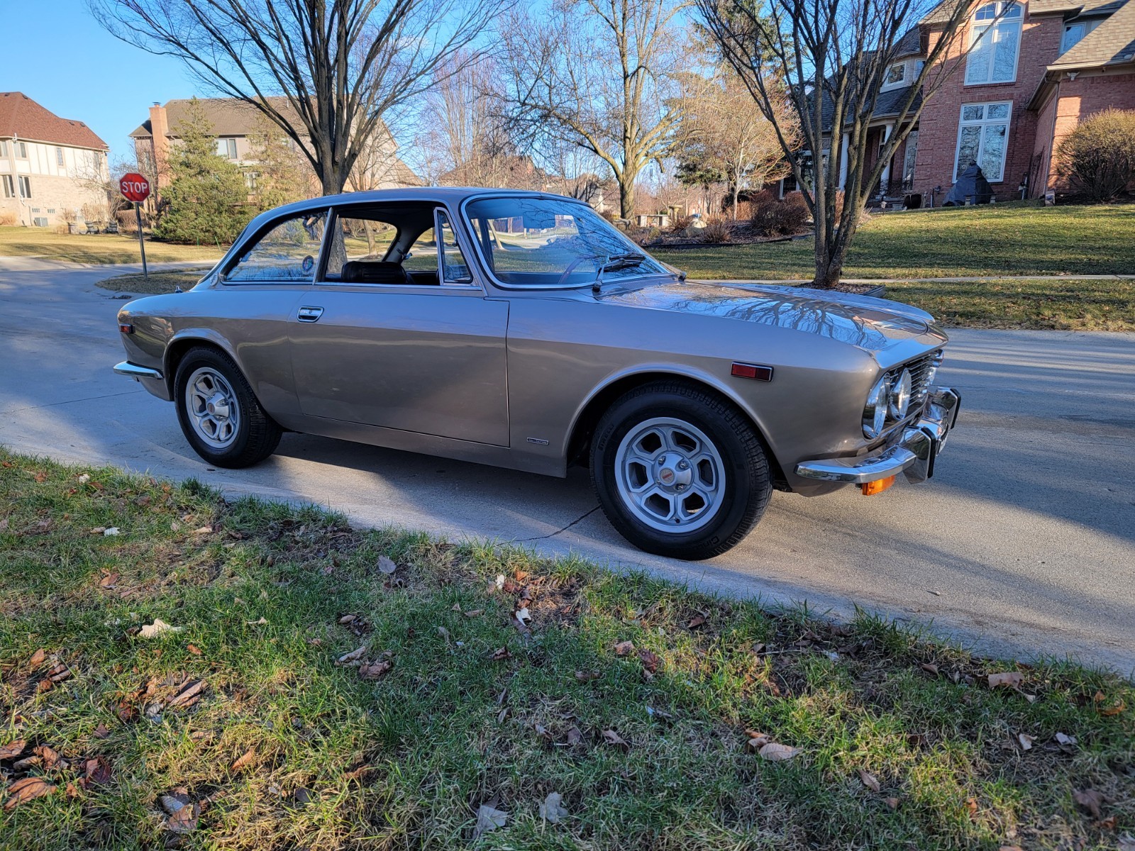 Alfa-Romeo-GTV-1972-Coupe-7