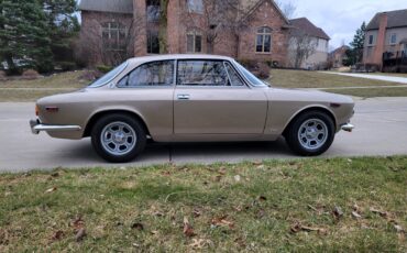 Alfa-Romeo-GTV-1972-Coupe-9