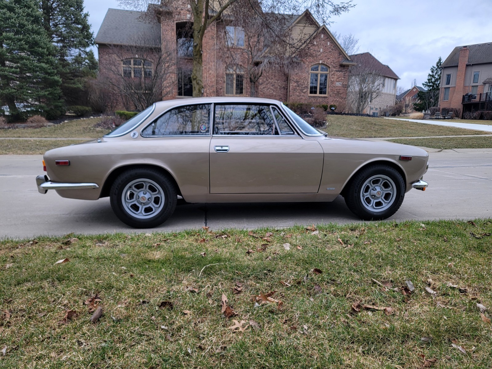 Alfa-Romeo-GTV-1972-Coupe-9