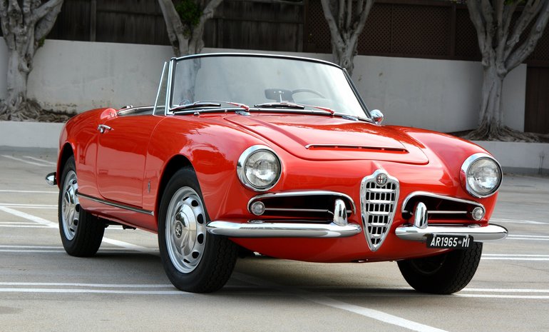 Alfa-romeo-Giulia-spider-veloce-1965-Red-Black