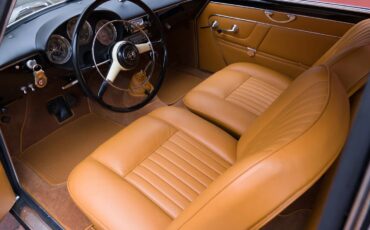 Alfa-romeo-Giulietta-1959-Black-Tan-2