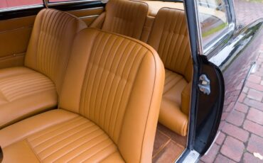 Alfa-romeo-Giulietta-1959-Black-Tan-3