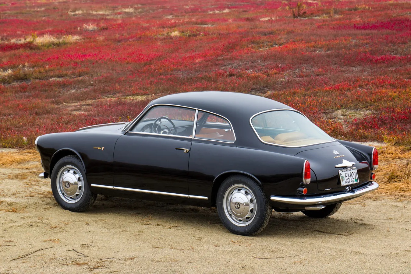 Alfa-romeo-Giulietta-1959-Black-Tan