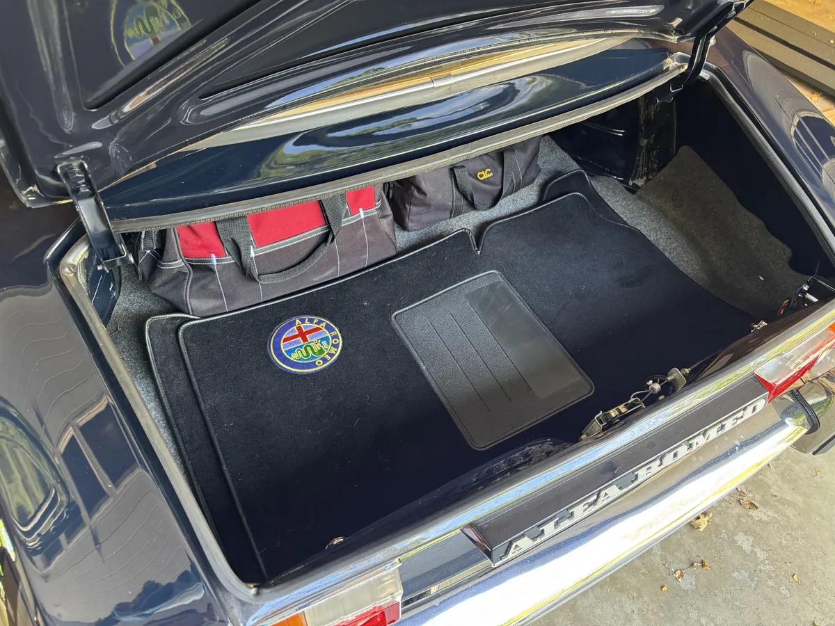 Alfa-romeo-Gtv-2000-1974-Blue-Tan-1