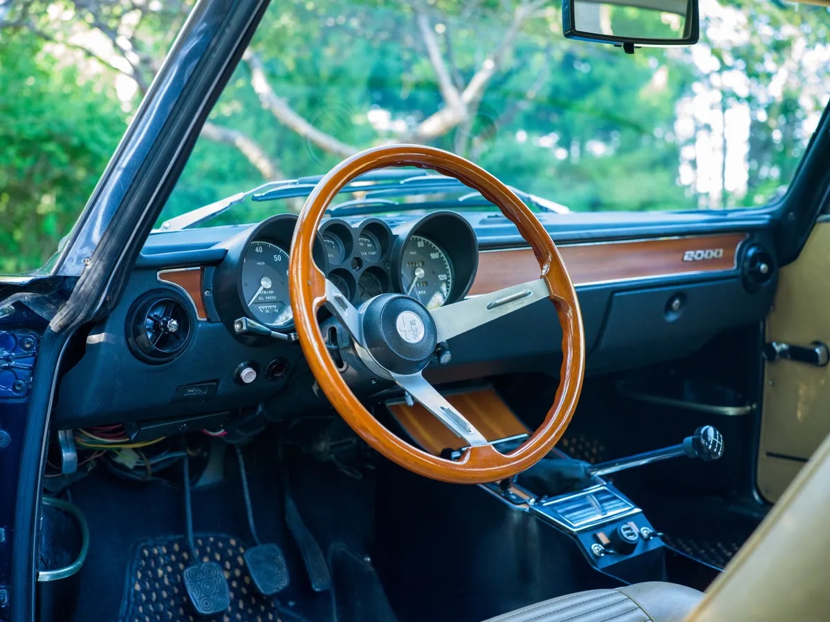 Alfa-romeo-Gtv-2000-1974-Blue-Tan-12