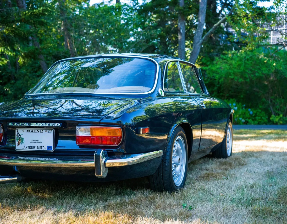 Alfa-romeo-Gtv-2000-1974-Blue-Tan-16