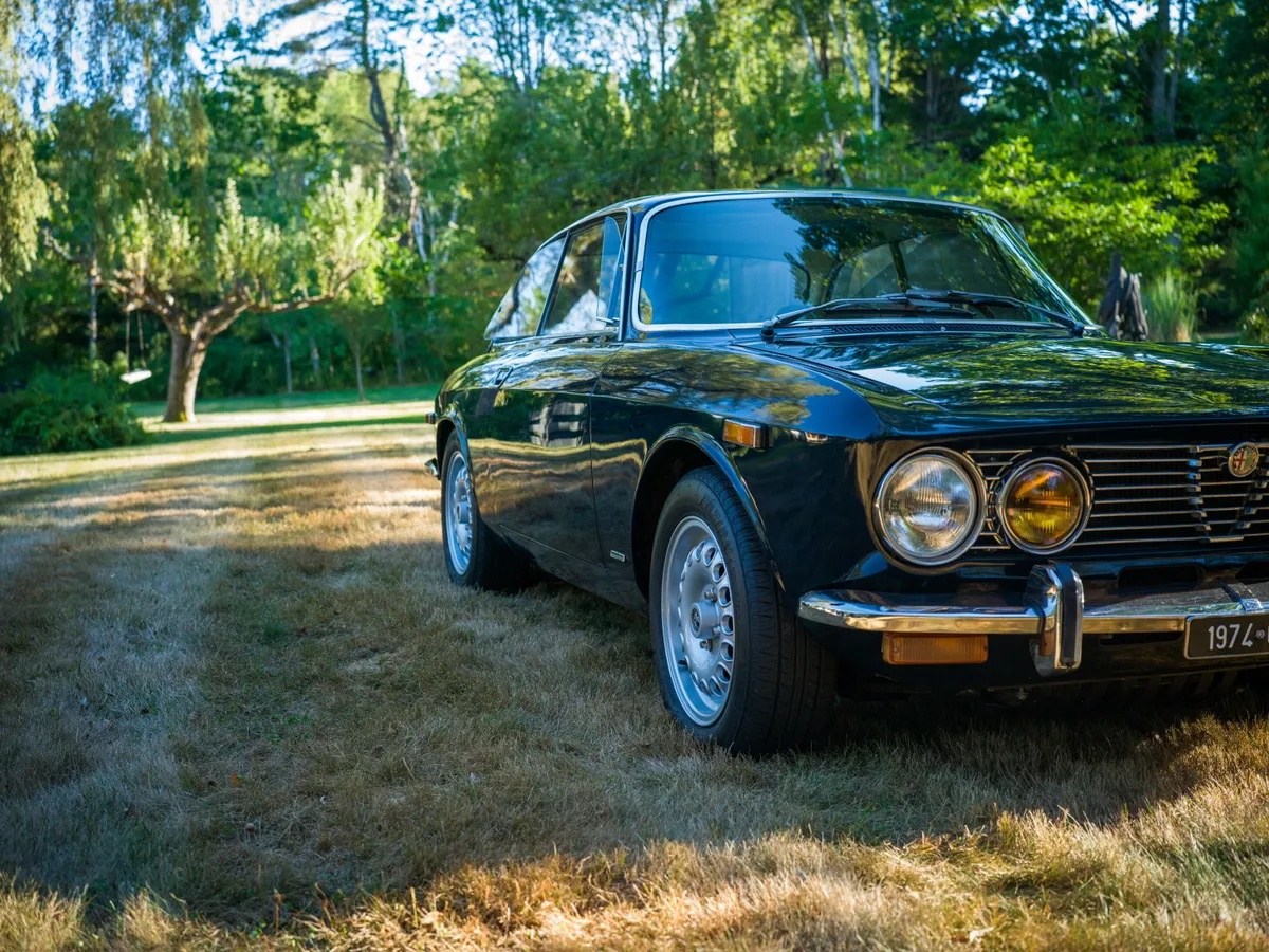 Alfa-romeo-Gtv-2000-1974-Blue-Tan-17