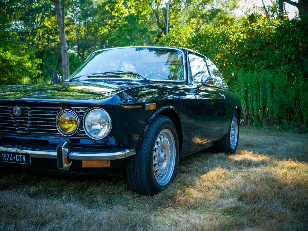 Alfa-romeo-Gtv-2000-1974-Blue-Tan-18