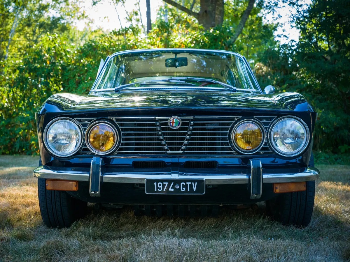Alfa-romeo-Gtv-2000-1974-Blue-Tan-19