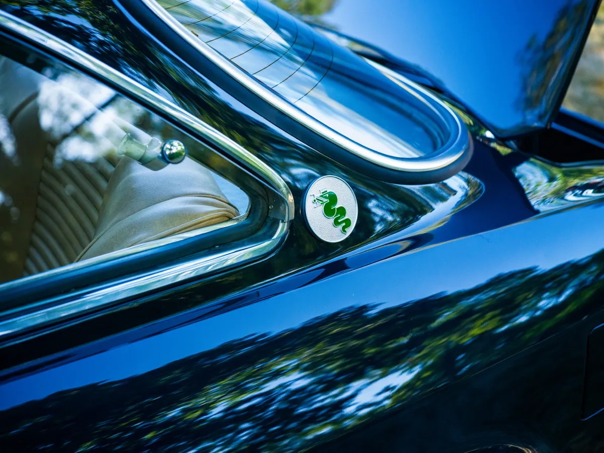 Alfa-romeo-Gtv-2000-1974-Blue-Tan-8