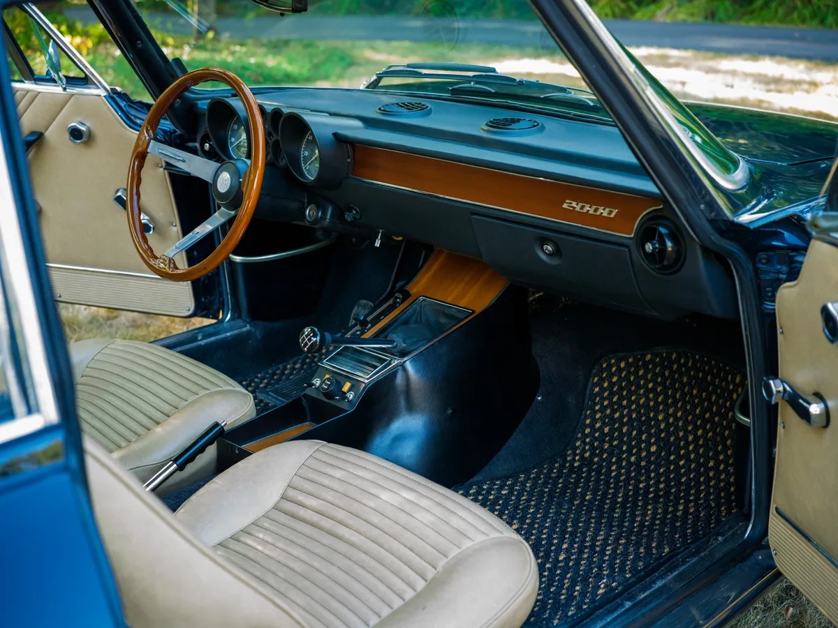 Alfa-romeo-Gtv-2000-1974-Blue-Tan-9