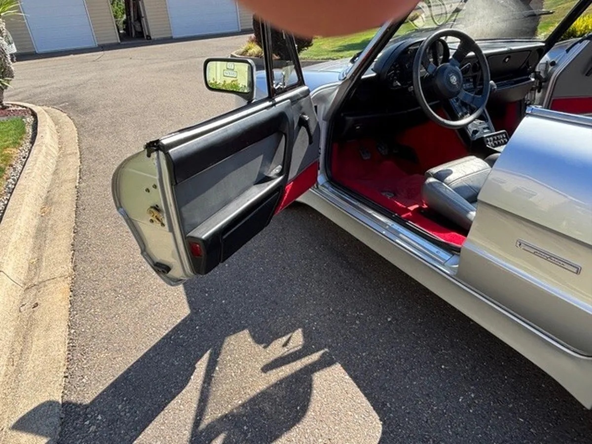 Alfa-romeo-Spider-1987-Silver-Gray-13