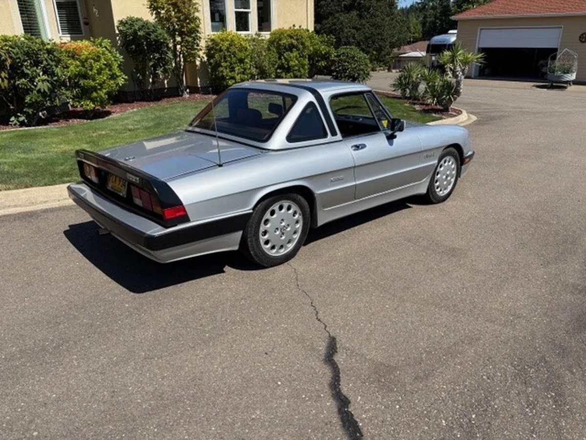 Alfa-romeo-Spider-1987-Silver-Gray-15