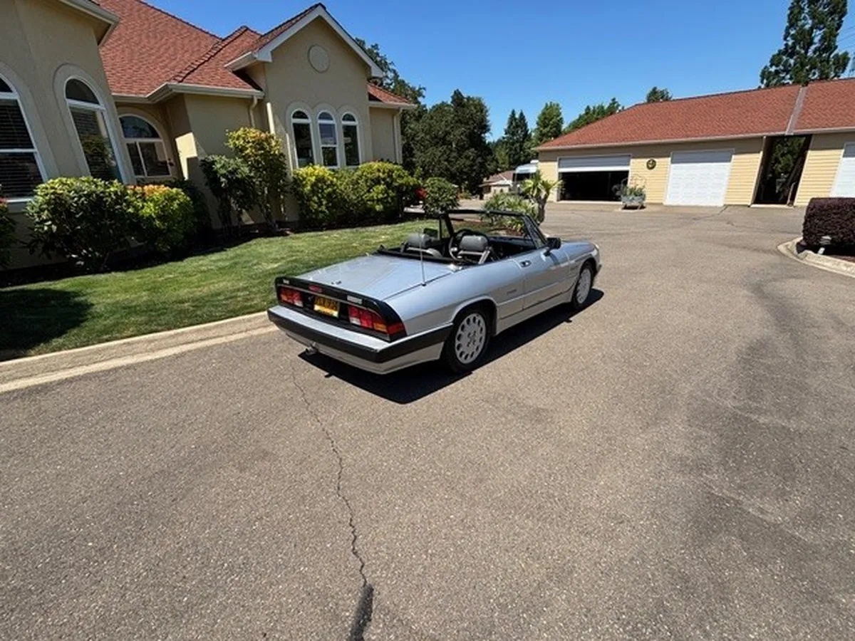 Alfa-romeo-Spider-1987-Silver-Gray-17