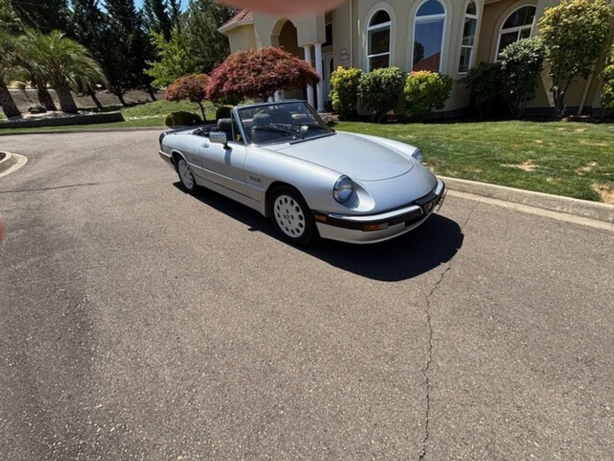 Alfa-romeo-Spider-1987-Silver-Gray-18