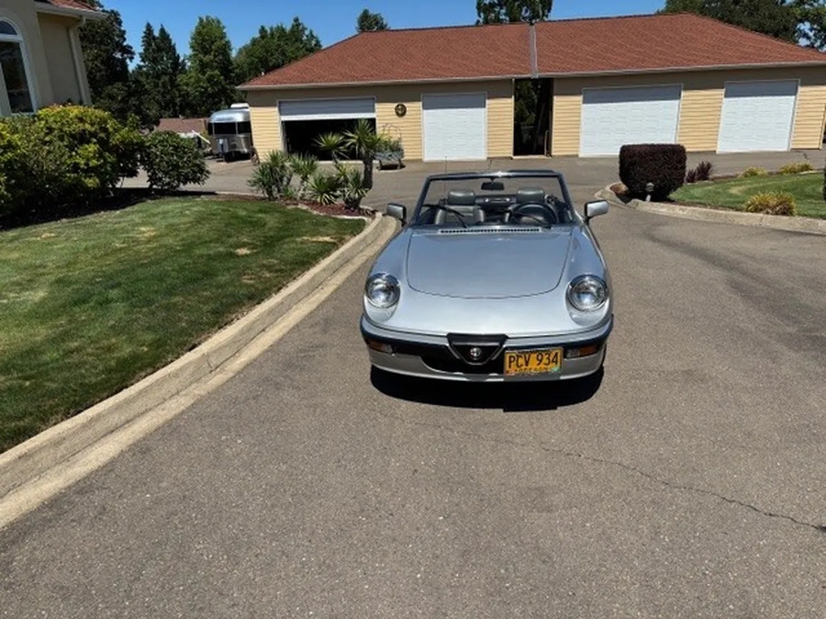 Alfa-romeo-Spider-1987-Silver-Gray-2