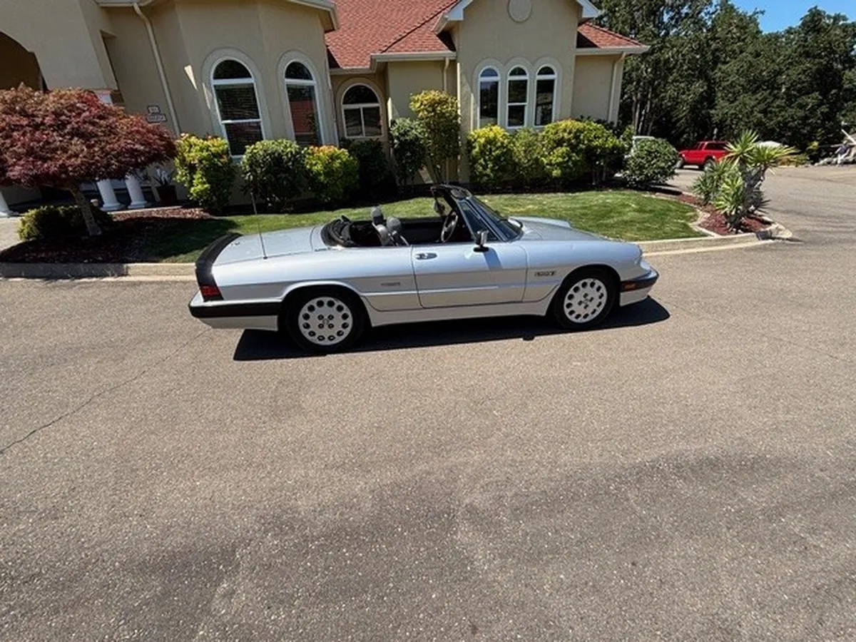 Alfa-romeo-Spider-1987-Silver-Gray-3