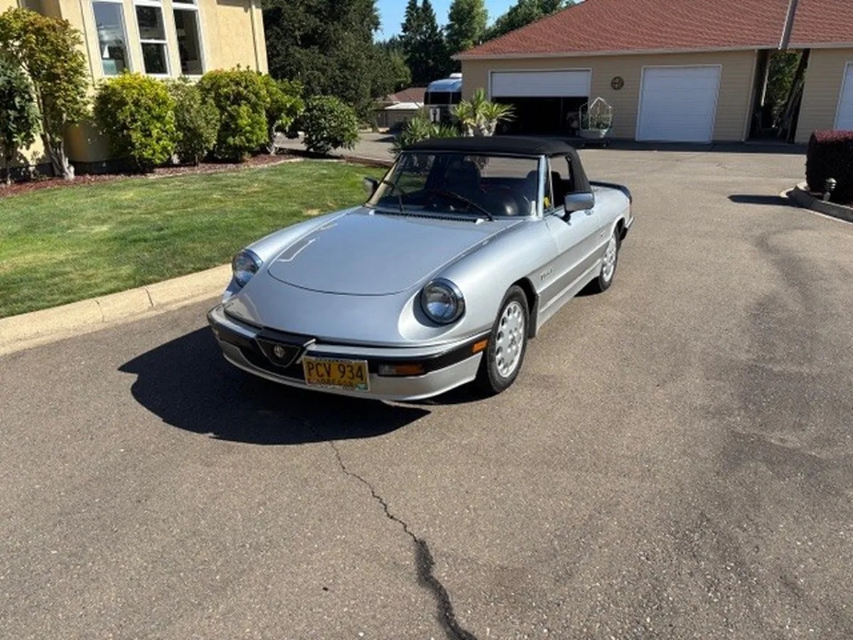 Alfa-romeo-Spider-1987-Silver-Gray-6