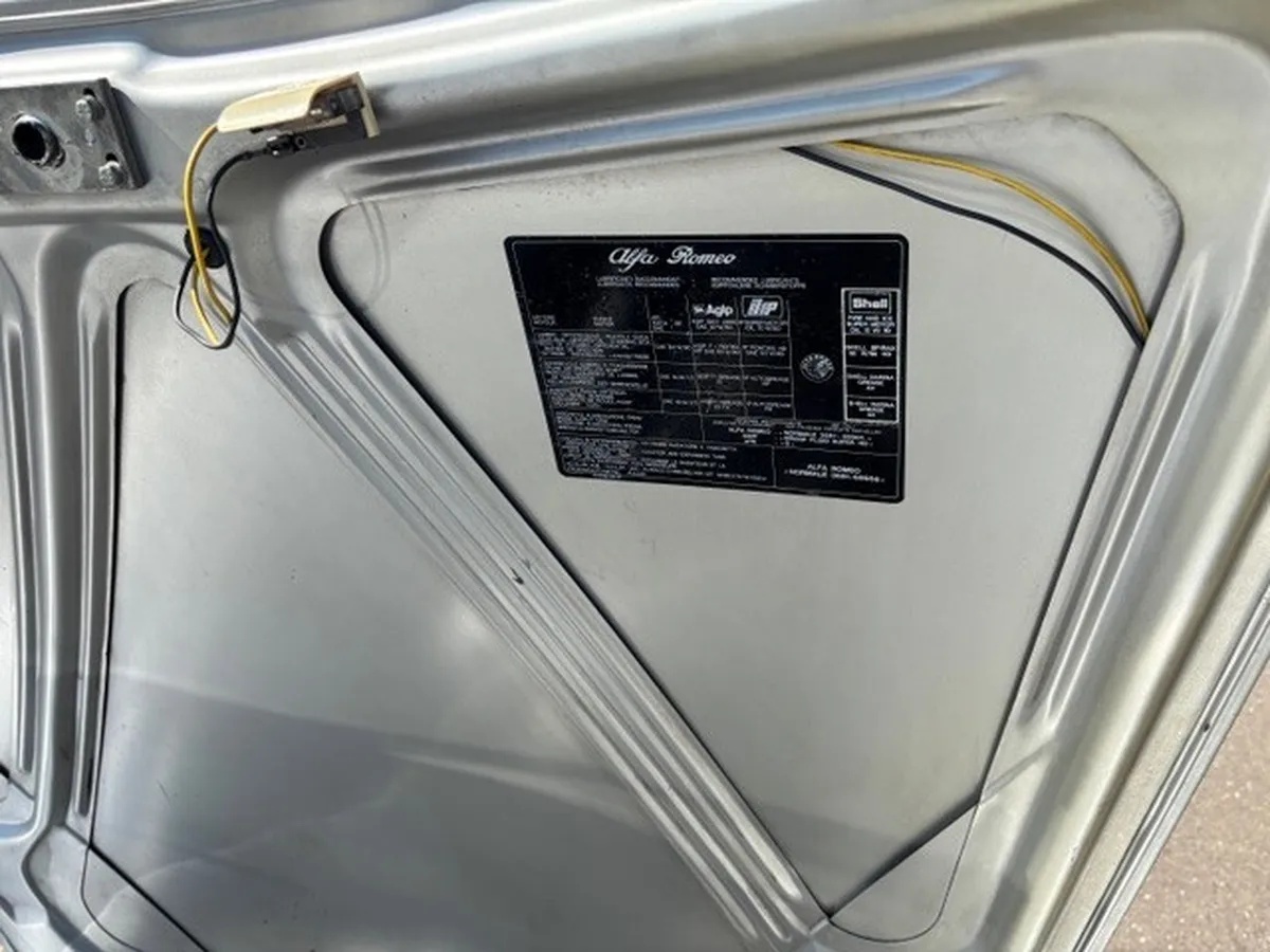 Alfa-romeo-Spider-1987-Silver-Gray-8